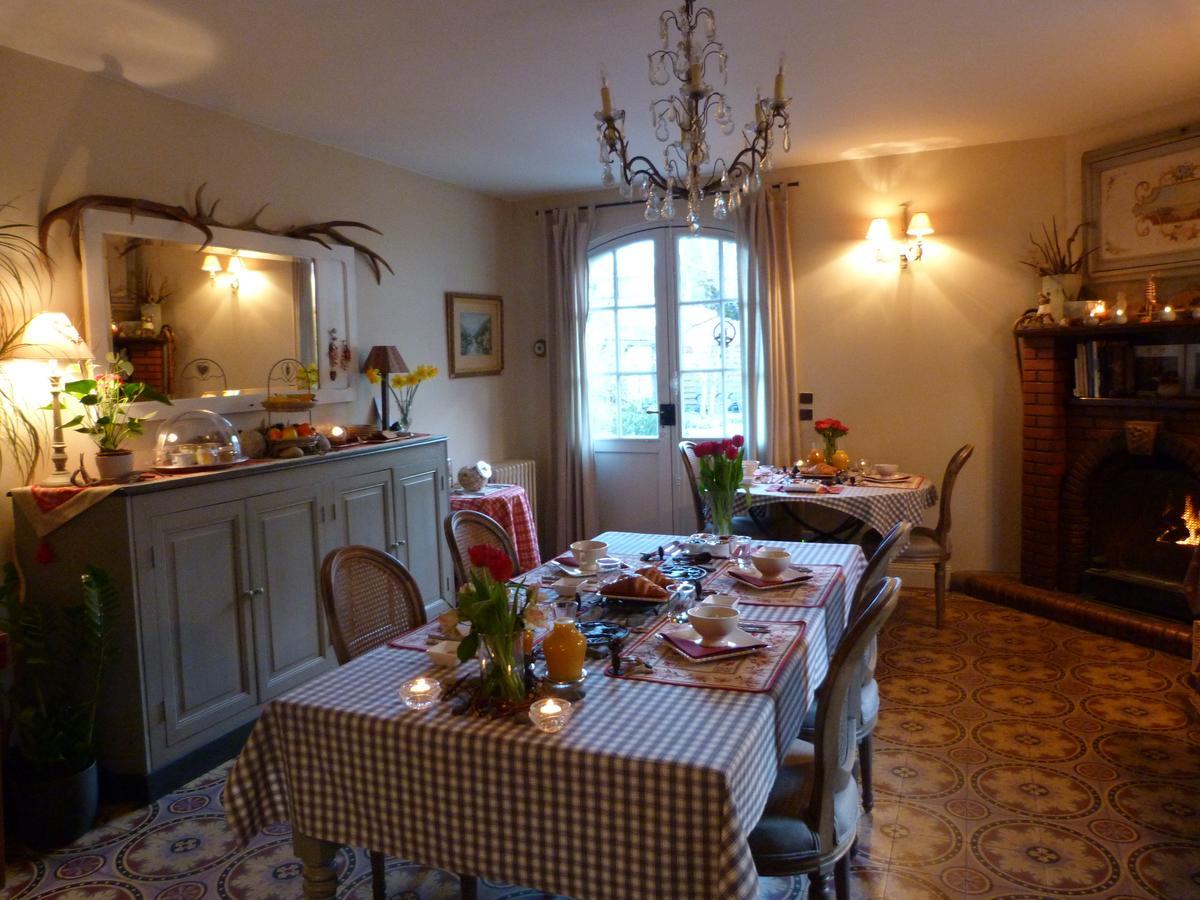 B & B Au Dela Du Temps Saint-Mamet ภายนอก รูปภาพ